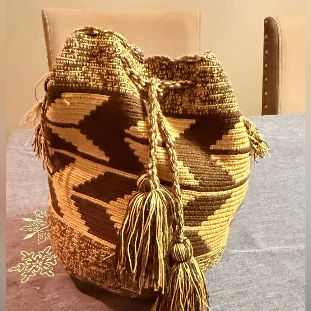 Authentic Wayuu Bag Mochila Unique Design Handwoven Medium Size Silk Thread